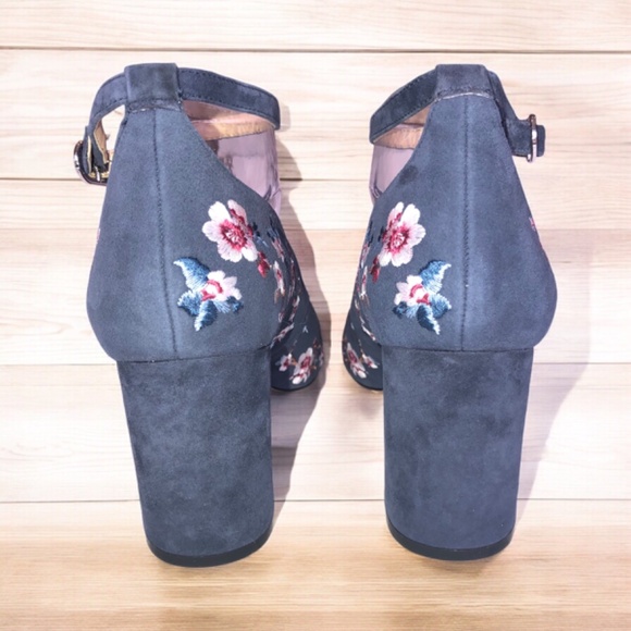 WHBM Bethany Embroidered Suede Block Heels size 10 - Picture 4 of 9